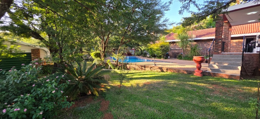 5 Bedroom Property for Sale in Wilkoppies North West